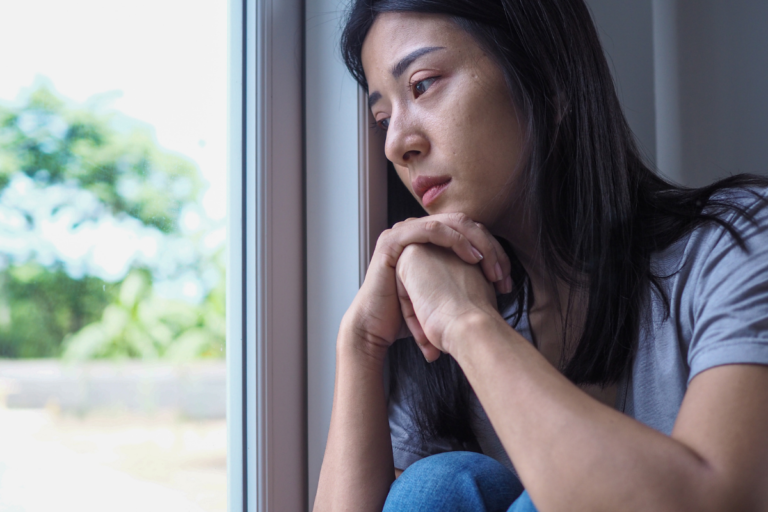 Saudade de casa: Como lidar com a saudade e manter a saúde mental ao morar no exterior